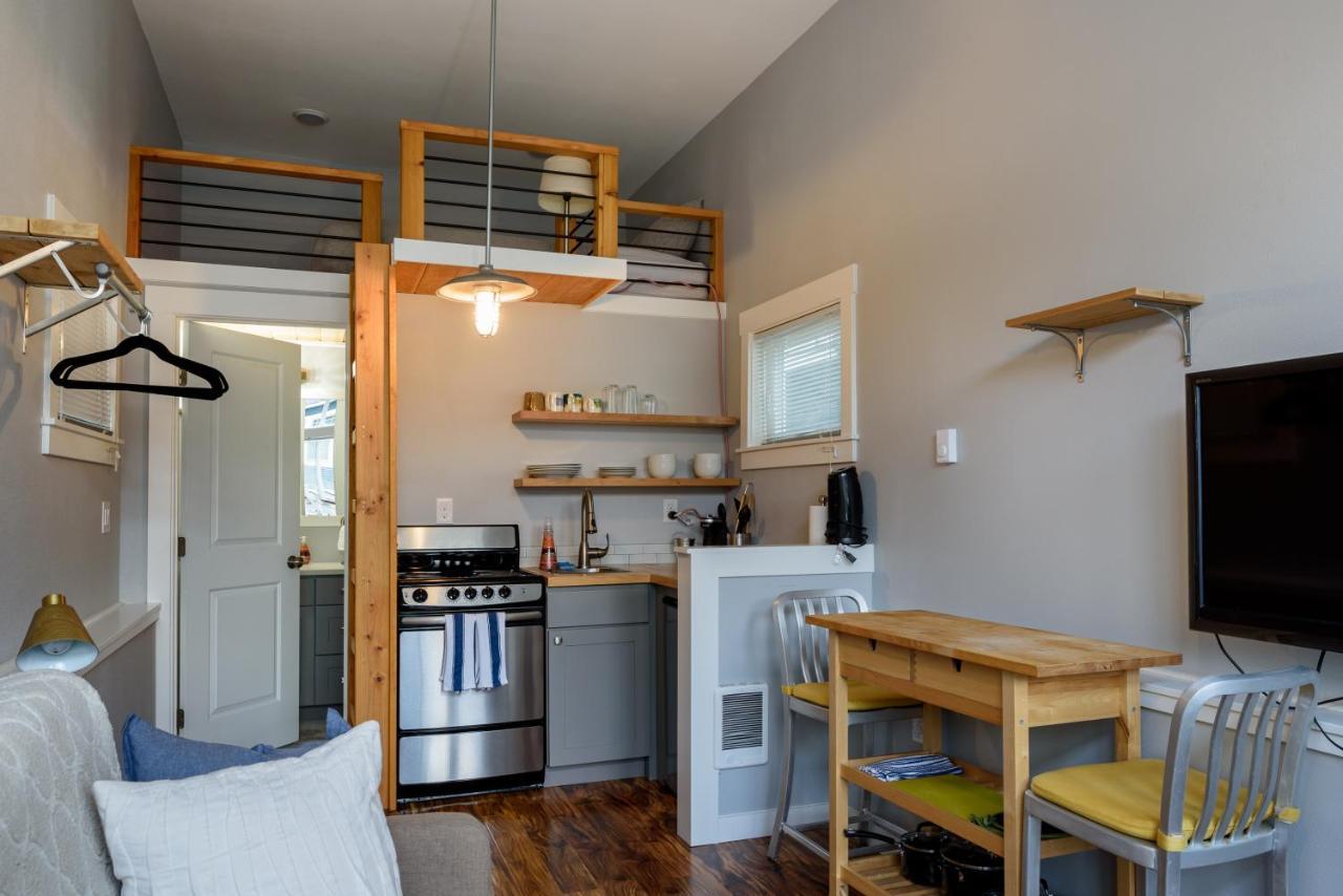 Tiny House By Kabino Mini Modern Tiny Home Heart Of Green Lake Pet Friendly Wifi Loft Up Ladder Plus Sleeper Sofa Seattle Bagian luar foto