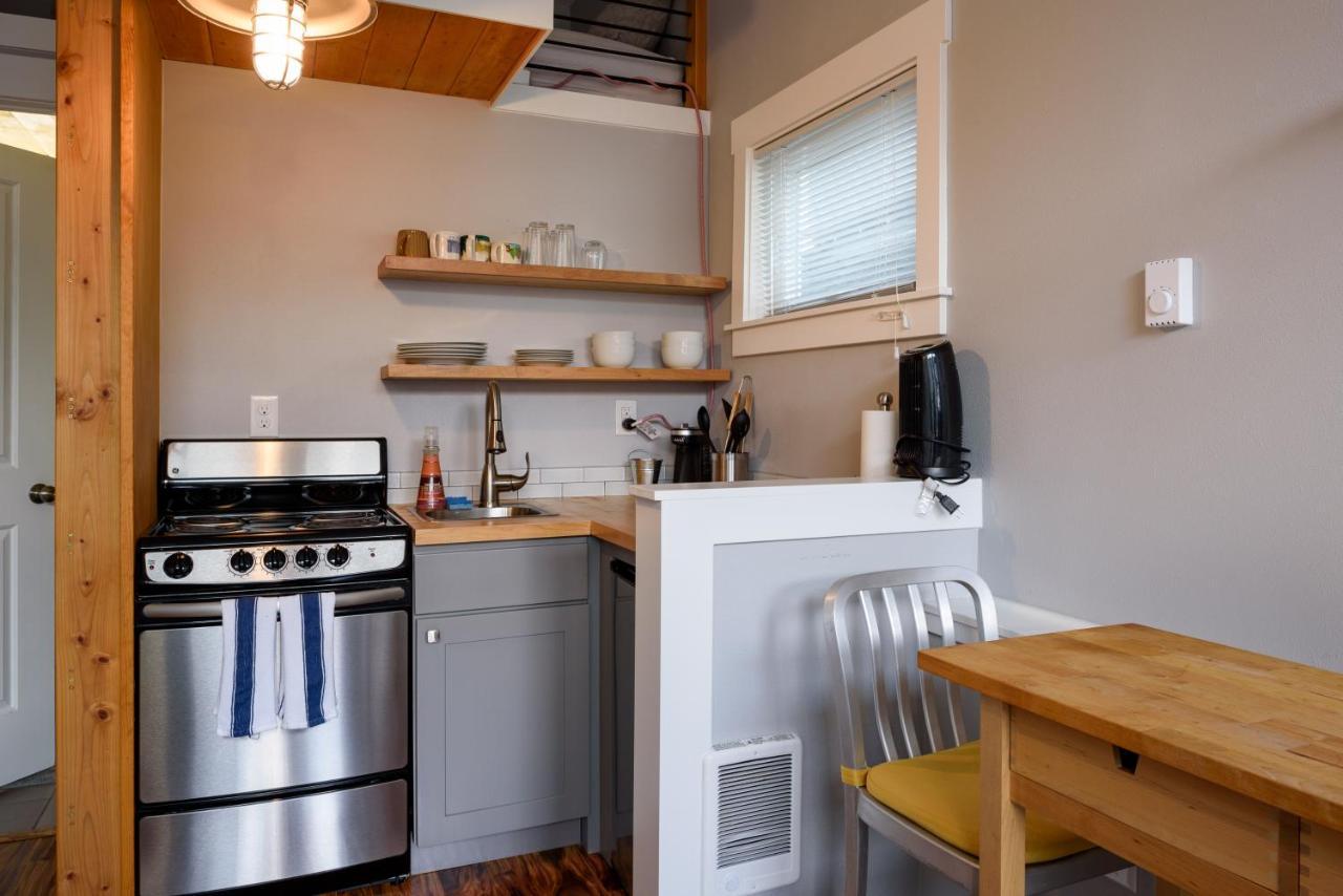 Tiny House By Kabino Mini Modern Tiny Home Heart Of Green Lake Pet Friendly Wifi Loft Up Ladder Plus Sleeper Sofa Seattle Bagian luar foto