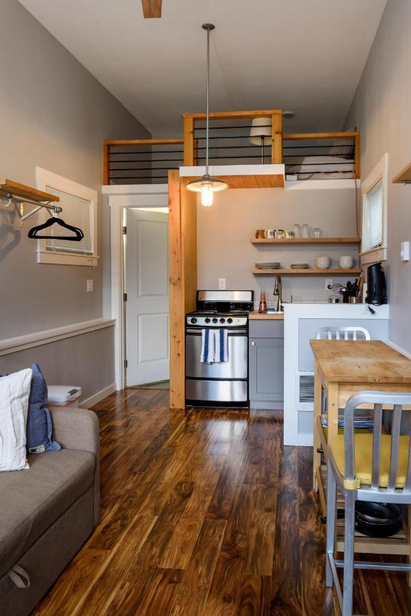 Tiny House By Kabino Mini Modern Tiny Home Heart Of Green Lake Pet Friendly Wifi Loft Up Ladder Plus Sleeper Sofa Seattle Bagian luar foto