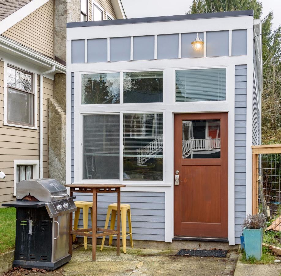 Tiny House By Kabino Mini Modern Tiny Home Heart Of Green Lake Pet Friendly Wifi Loft Up Ladder Plus Sleeper Sofa Seattle Bagian luar foto